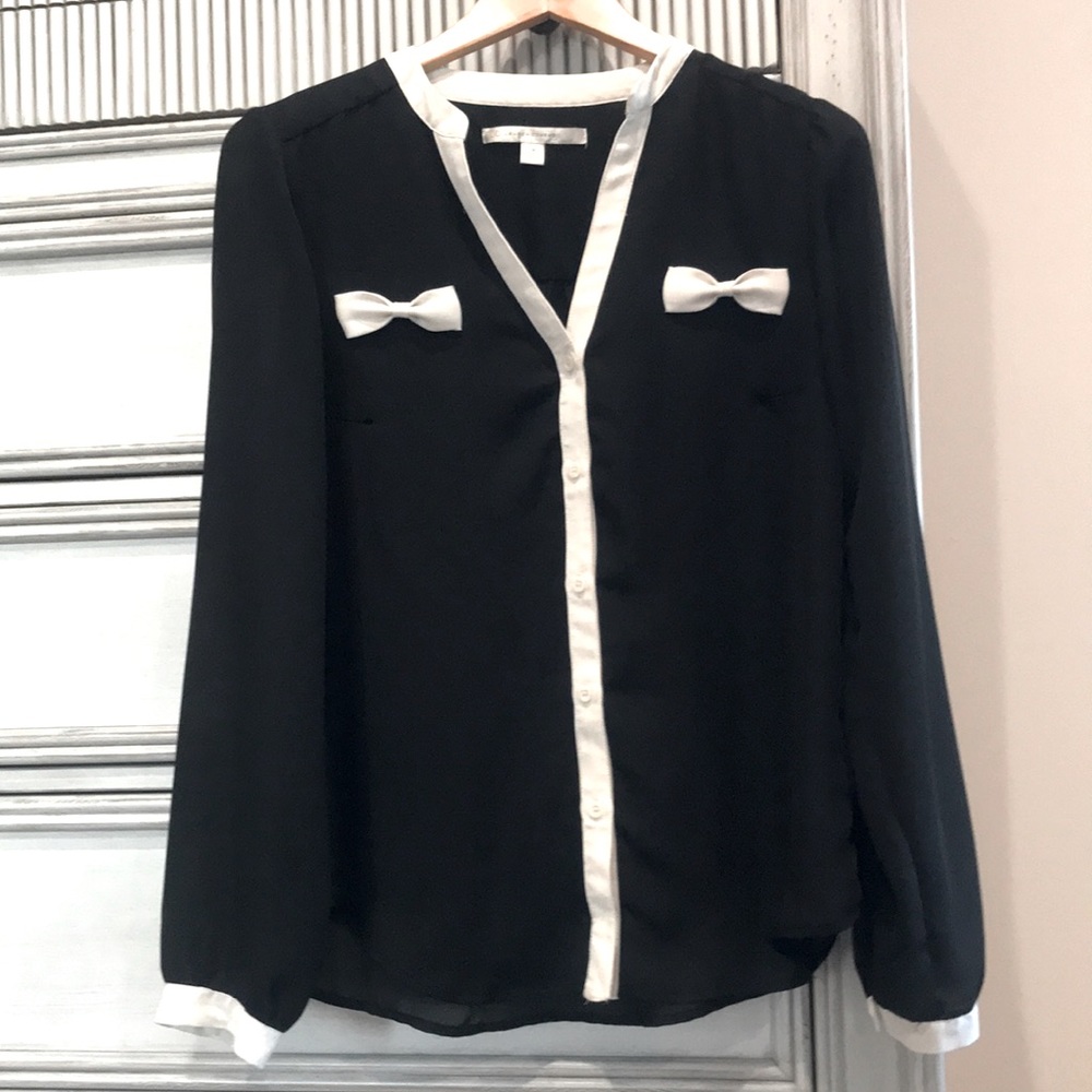 Lauren Conrad black top with bows - Size M